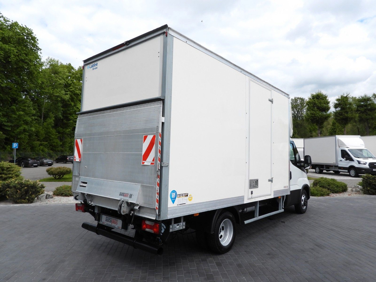 Iveco DAILY 35C16 KOFFER AUFZUG 8 PALETTEN TEMPOMAT Iveco DAILY 35C16 KOFFER AUFZUG 8 PALETTEN TEMPOMAT - شاحنة مغلقة الصندوق: صورة 3 Iveco DAILY 35C16 KOFFER AUFZUG 8 PALETTEN TEMPOMAT Iveco DAILY 35C16 KOFFER AUFZUG 8 PALETTEN TEMPOMAT - شاحنة مغلقة الصندوق: صورة 3