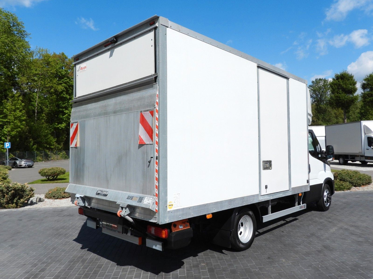 Iveco DAILY 35C16 KOFFER AUFZUG 8 PALETTEN TEMPOMAT - شاحنة مغلقة الصندوق: صورة 3 Iveco DAILY 35C16 KOFFER AUFZUG 8 PALETTEN TEMPOMAT - شاحنة مغلقة الصندوق: صورة 3