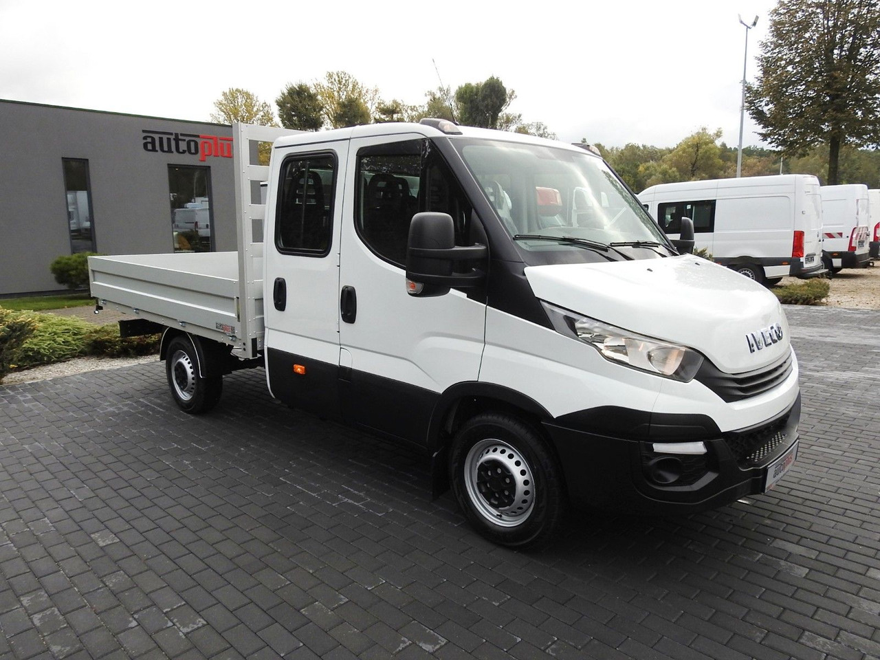 Iveco DAILY 35S15 PRITSCHE DOPPELKABINE DOKA 7 SITZE - شاحنة مفتوحة, الشاحنات الصغيرة كابينة مزدوجة: صورة 4 Iveco DAILY 35S15 PRITSCHE DOPPELKABINE DOKA 7 SITZE - شاحنة مفتوحة, الشاحنات الصغيرة كابينة مزدوجة: صورة 4