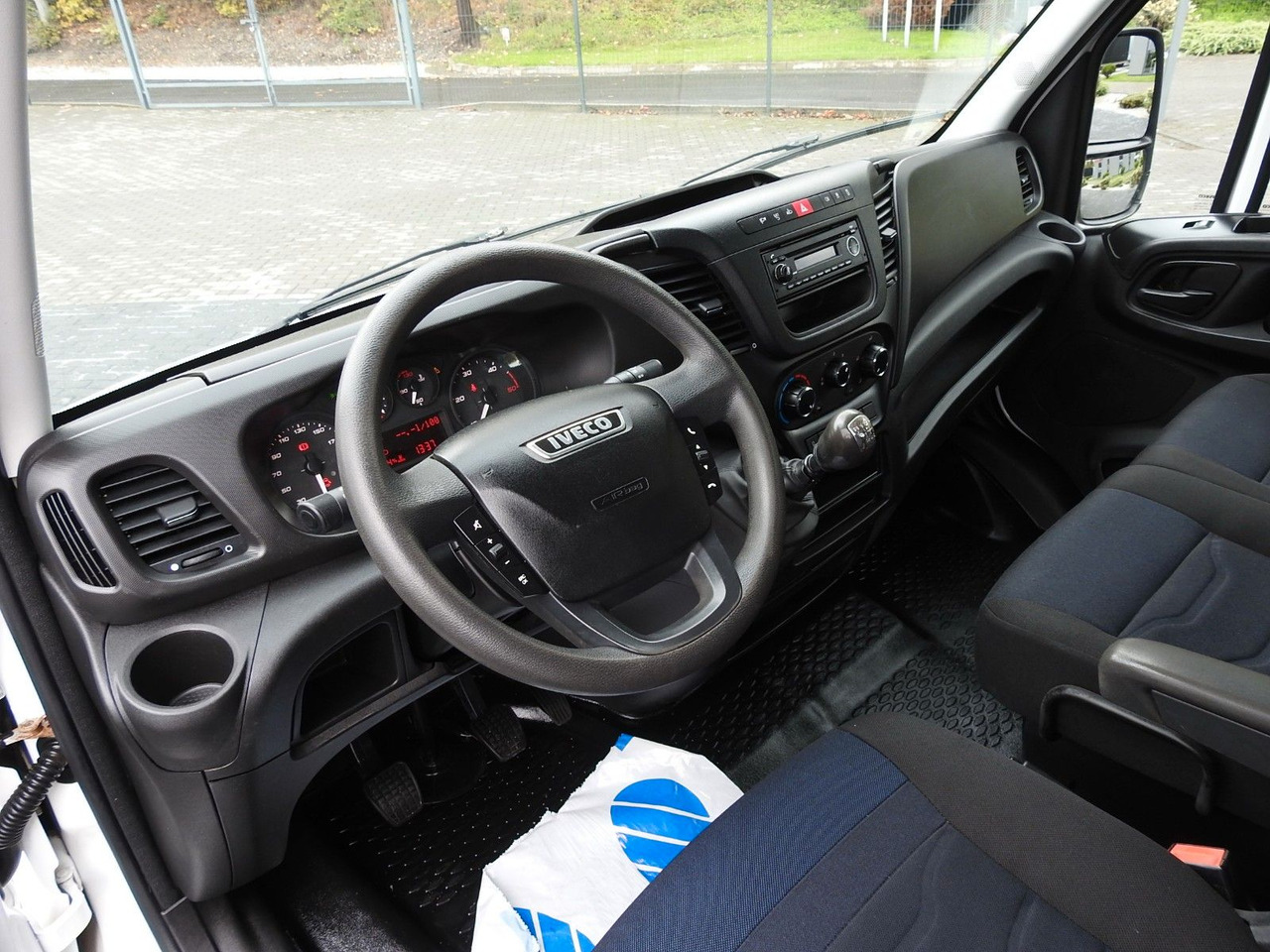 Iveco DAILY 35S15 PRITSCHE DOPPELKABINE DOKA 7 SITZE - شاحنة مفتوحة, الشاحنات الصغيرة كابينة مزدوجة: صورة 2 Iveco DAILY 35S15 PRITSCHE DOPPELKABINE DOKA 7 SITZE - شاحنة مفتوحة, الشاحنات الصغيرة كابينة مزدوجة: صورة 2