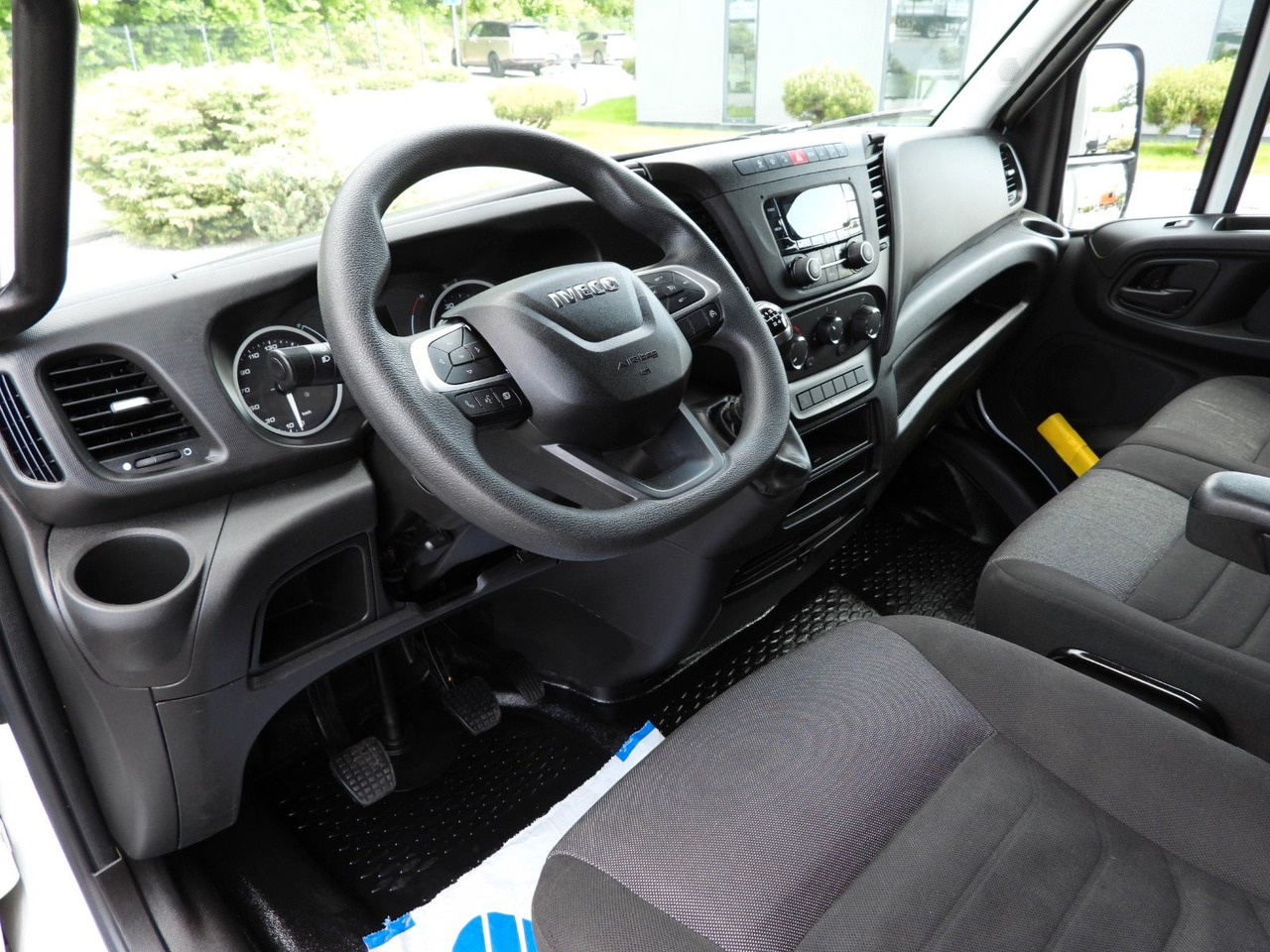 Iveco DAILY 35S18 PRITSCHE PLANE 10 PALETTEN TEMPOMAT - شاحنة ستارة جانبية: صورة 2 Iveco DAILY 35S18 PRITSCHE PLANE 10 PALETTEN TEMPOMAT - شاحنة ستارة جانبية: صورة 2