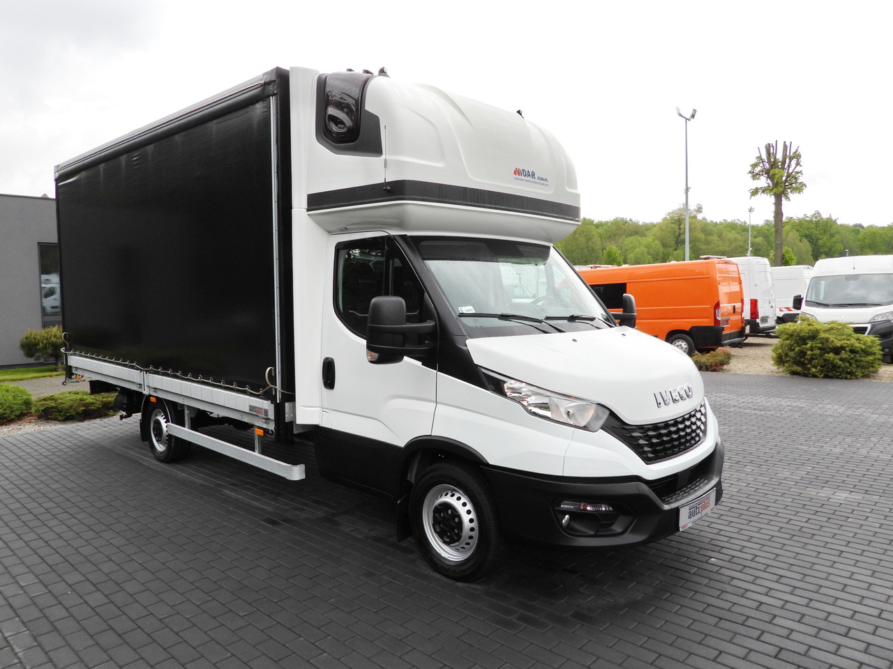 Iveco DAILY 35S18 PRITSCHE PLANE 10 PALETTEN WEBASTO - شاحنة ستارة جانبية: صورة 4 Iveco DAILY 35S18 PRITSCHE PLANE 10 PALETTEN WEBASTO - شاحنة ستارة جانبية: صورة 4