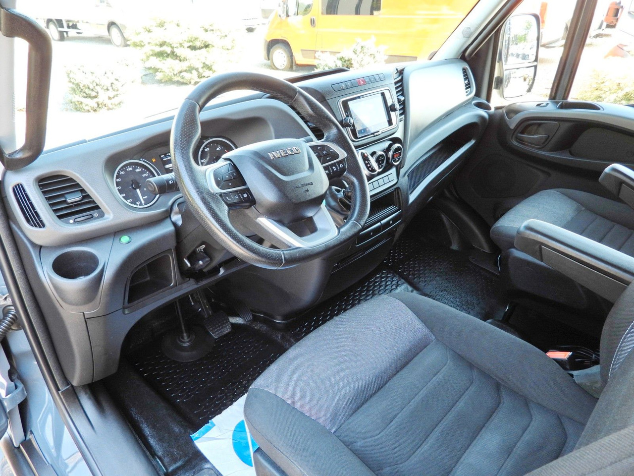 Iveco DAILY 35S18 PRITSCHE PLANE 10 PALETTEN WEBASTO - شاحنة ستارة جانبية, الشاحنات الصغيرة كابينة مزدوجة: صورة 2 Iveco DAILY 35S18 PRITSCHE PLANE 10 PALETTEN WEBASTO - شاحنة ستارة جانبية, الشاحنات الصغيرة كابينة مزدوجة: صورة 2