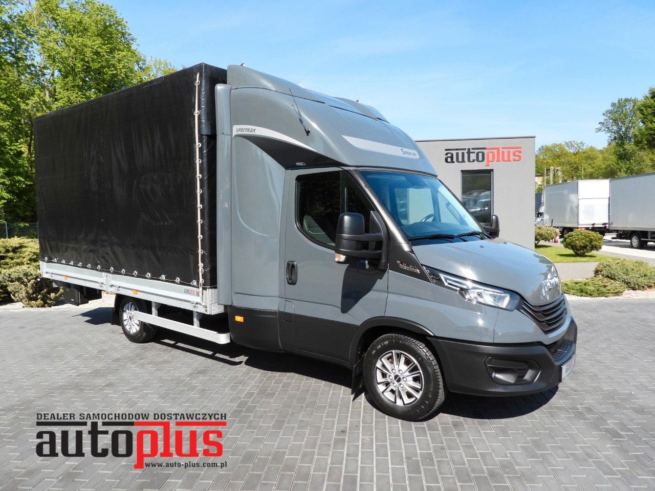 Iveco DAILY 35S18 PRITSCHE PLANE 10 PALETTEN WEBASTO - شاحنة ستارة جانبية, الشاحنات الصغيرة كابينة مزدوجة: صورة 1 Iveco DAILY 35S18 PRITSCHE PLANE 10 PALETTEN WEBASTO - شاحنة ستارة جانبية, الشاحنات الصغيرة كابينة مزدوجة: صورة 1