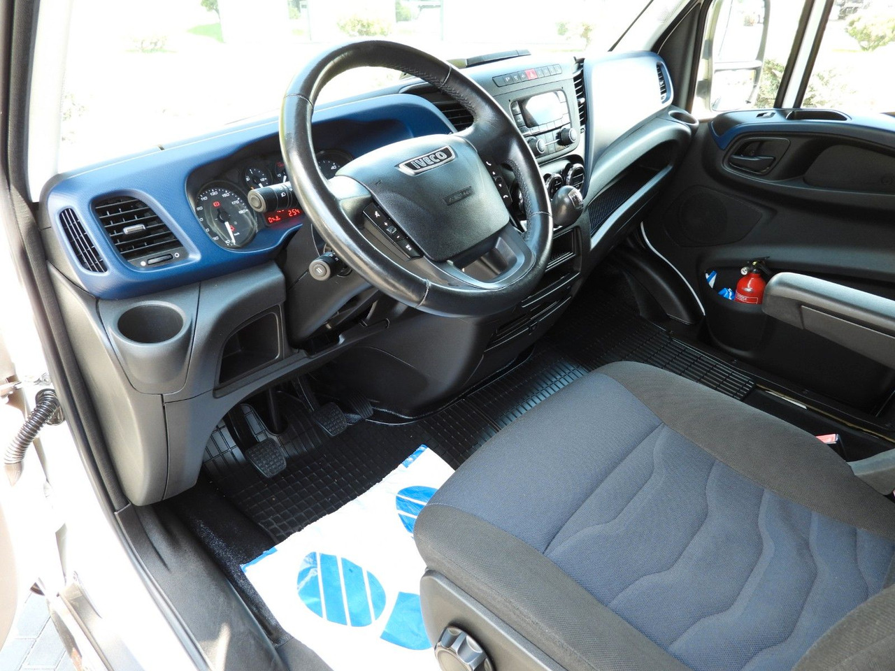 Iveco DAILY 35S18 PRITSCHE PLANE 10 PALETTEN WEBASTO - شاحنة ستارة جانبية, الشاحنات الصغيرة كابينة مزدوجة: صورة 2 Iveco DAILY 35S18 PRITSCHE PLANE 10 PALETTEN WEBASTO - شاحنة ستارة جانبية, الشاحنات الصغيرة كابينة مزدوجة: صورة 2
