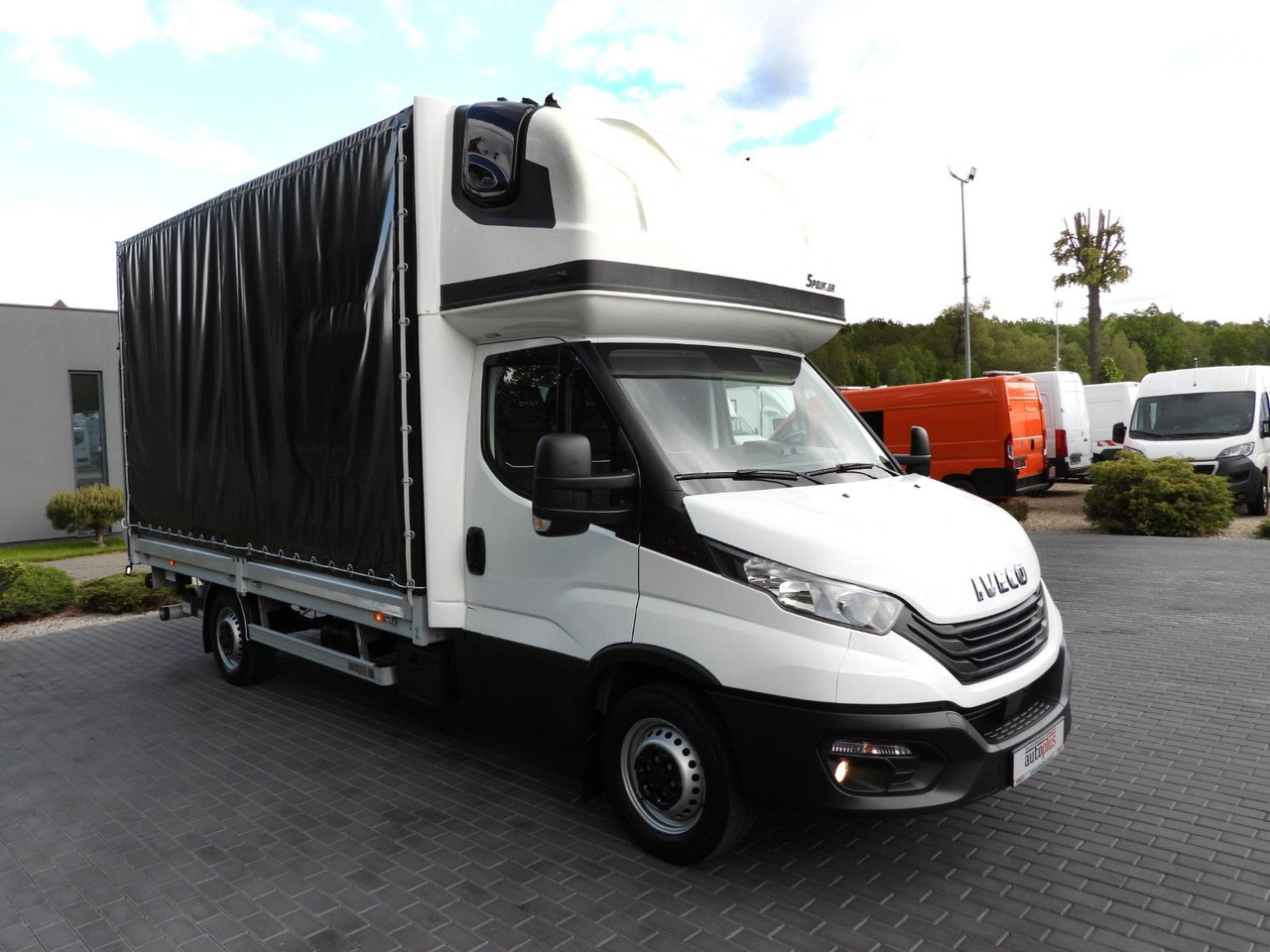 Iveco DAILY 35S18 PRITSCHE PLANE AUFZUG 8 PALETTEN - شاحنة ستارة جانبية: صورة 4 Iveco DAILY 35S18 PRITSCHE PLANE AUFZUG 8 PALETTEN - شاحنة ستارة جانبية: صورة 4