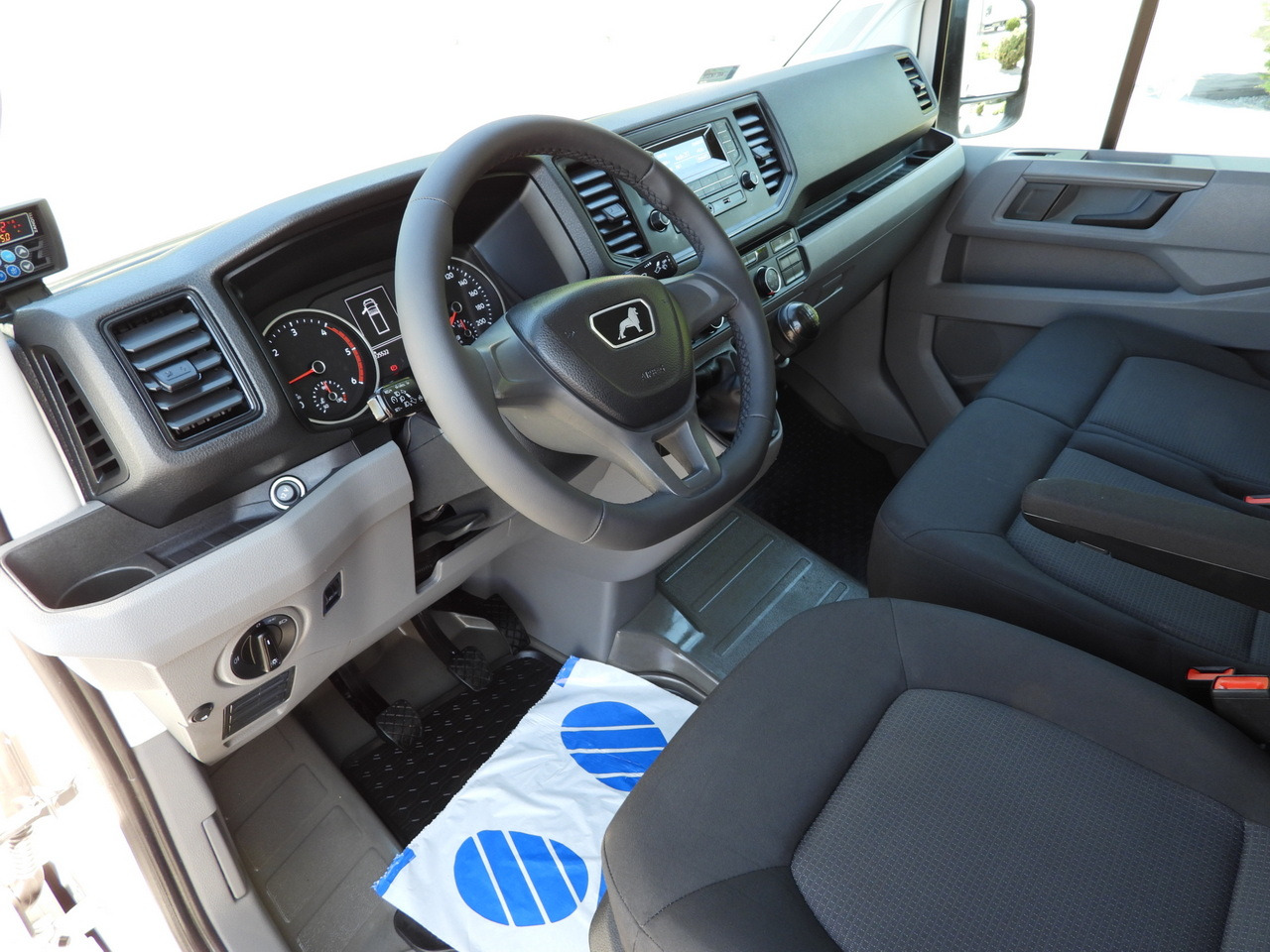 MAN TGE 3.140 REGRIGERATOR BOX -1*C 8 PALLETS HEATING FUNCTION CRUISE CONTROL PNEUMATICS AIR CONDITIONING 140HP - شاحنة مُبرّدة للتوصيل: صورة 2 MAN TGE 3.140 REGRIGERATOR BOX -1*C 8 PALLETS HEATING FUNCTION CRUISE CONTROL PNEUMATICS AIR CONDITIONING 140HP - شاحنة مُبرّدة للتوصيل: صورة 2