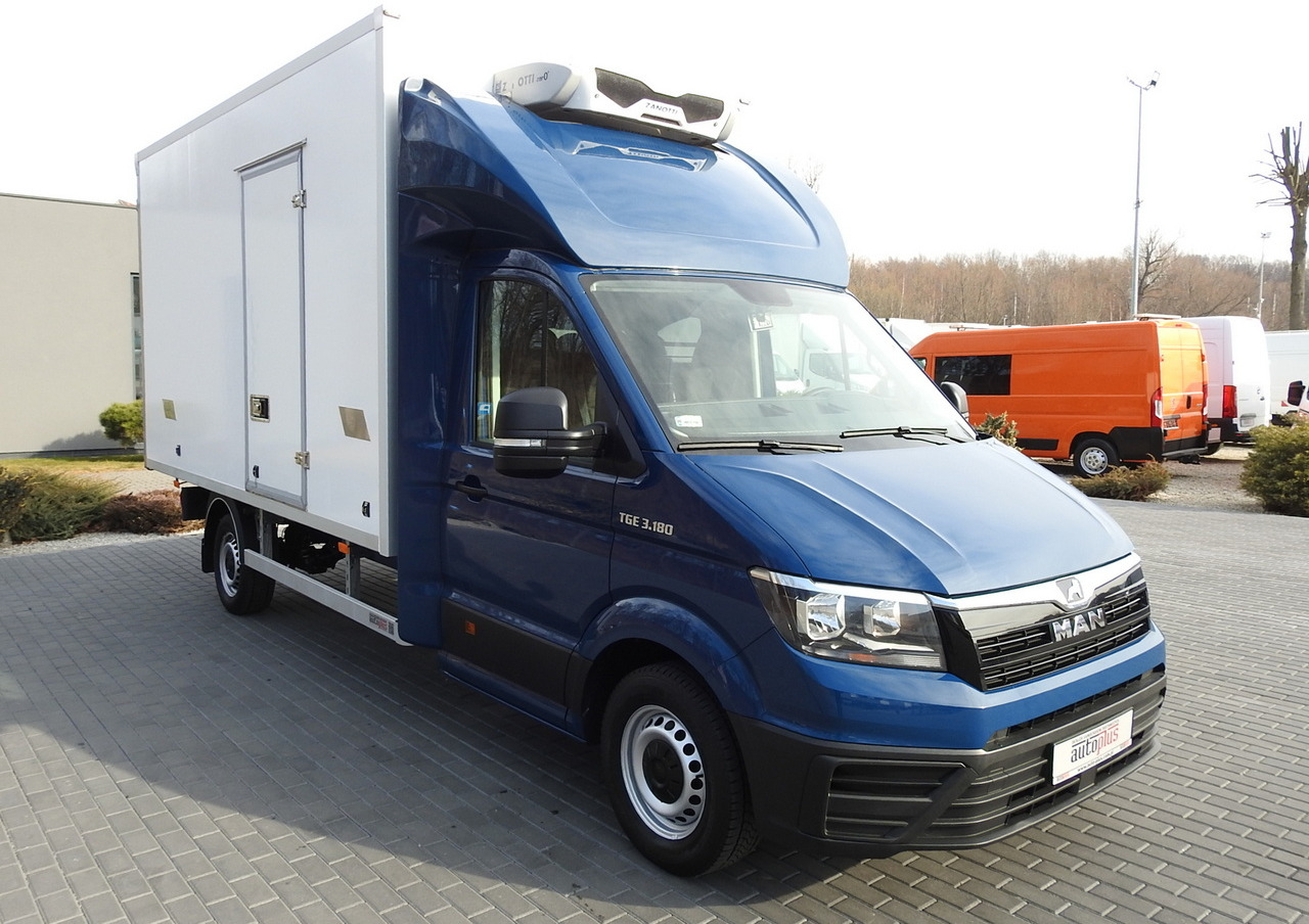 MAN TGE 3.180 REGRIGERATOR BOX -5*C 8 PALLETS HEATING FUNCTION CRUISE CONTROL PNEUMATICS AIR CONDITIONING  180HP - شاحنة مُبرّدة للتوصيل: صورة 4 MAN TGE 3.180 REGRIGERATOR BOX -5*C 8 PALLETS HEATING FUNCTION CRUISE CONTROL PNEUMATICS AIR CONDITIONING  180HP - شاحنة مُبرّدة للتوصيل: صورة 4