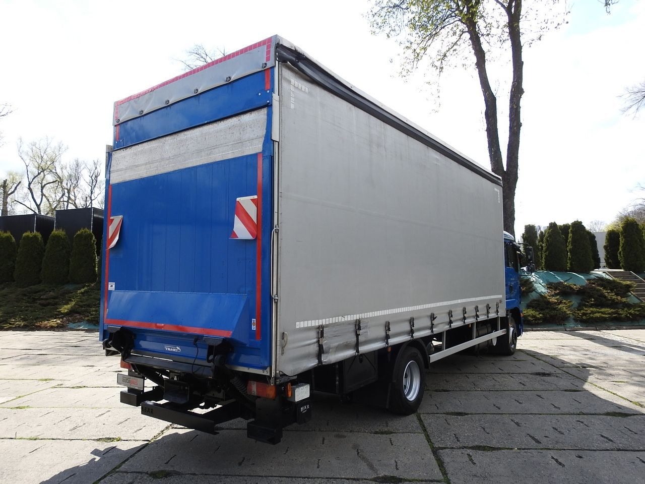 MAN TGM 15.290 TARPAULIN LIFT 18 PALLETS CRUISE CONTROL TWIN WHEELS AIR CONDITIONING 290HP - شاحنة ستارة جانبية: صورة 3 MAN TGM 15.290 TARPAULIN LIFT 18 PALLETS CRUISE CONTROL TWIN WHEELS AIR CONDITIONING 290HP - شاحنة ستارة جانبية: صورة 3
