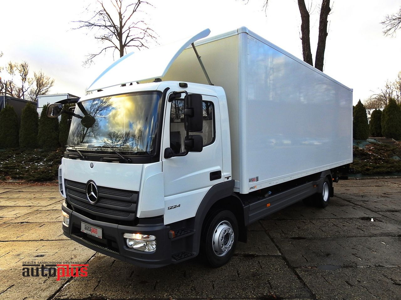 MERCEDES ATEGO 12.24 BOX LIFT 18 PALLETS CRUISE CONTROL AUTOMATIC TRANSMISSION TWIN WHEELS AIR CONDITIONING 240HP - شاحنة مغلقة الصندوق: صورة 1 MERCEDES ATEGO 12.24 BOX LIFT 18 PALLETS CRUISE CONTROL AUTOMATIC TRANSMISSION TWIN WHEELS AIR CONDITIONING 240HP - شاحنة مغلقة الصندوق: صورة 1