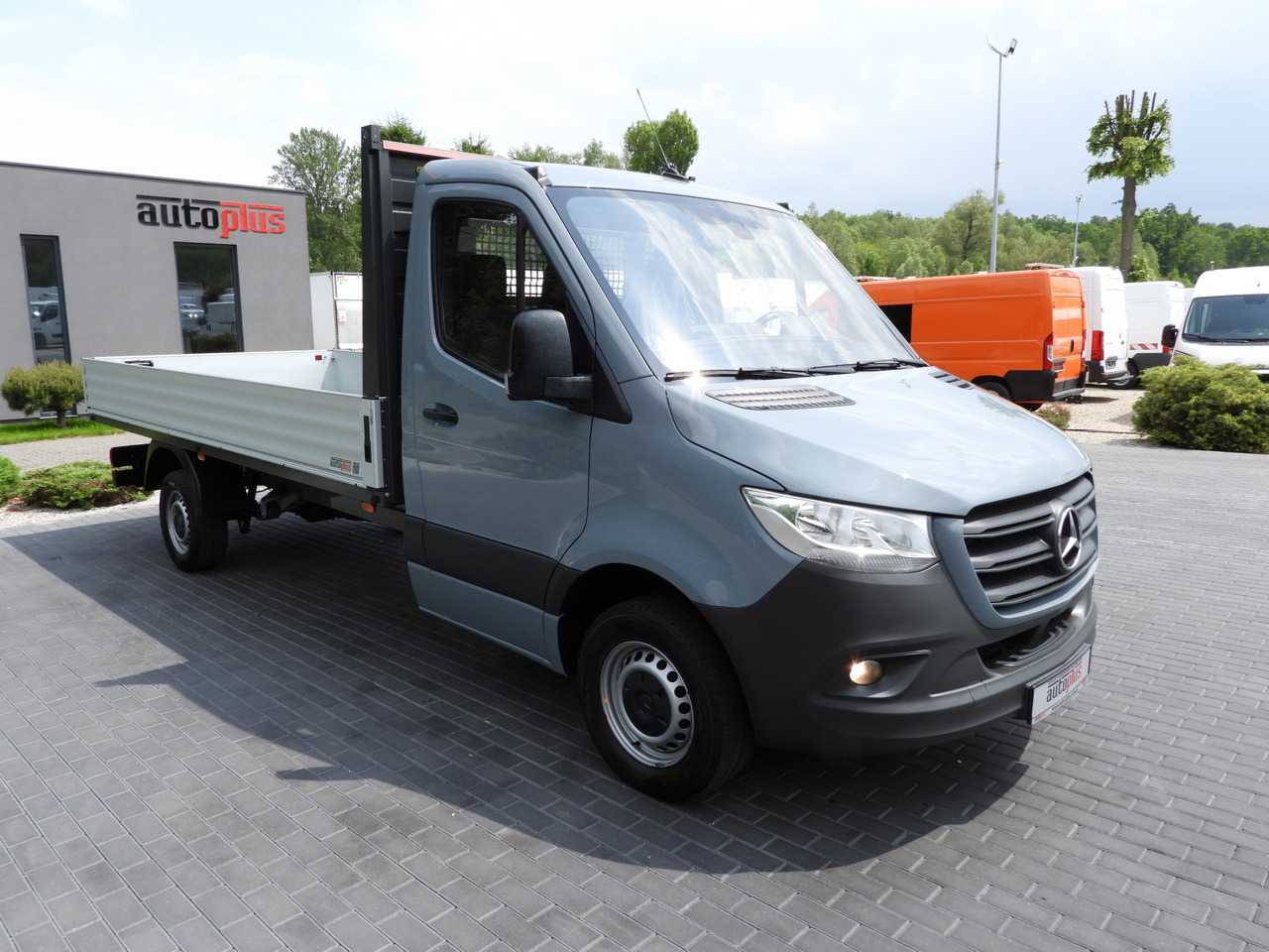 MERCEDES SPRINTER 315 STAKE BODY 8 PALLETS CRUISE CONTROL AIR CONDITIONING 150HP - شاحنة مفتوحة: صورة 4 MERCEDES SPRINTER 315 STAKE BODY 8 PALLETS CRUISE CONTROL AIR CONDITIONING 150HP - شاحنة مفتوحة: صورة 4