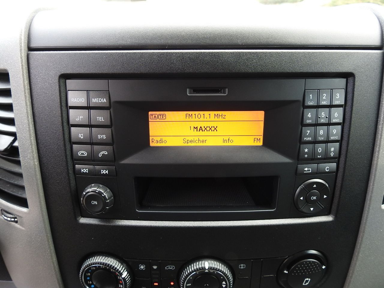 MERCEDES SPRINTER 316 THREE-WAY TIPPER  CRUISE CONTROL AUTOMATIC TRANSMISSION  AIR CONDITIONING  160HP MERCEDES SPRINTER 316 THREE-WAY TIPPER  CRUISE CONTROL AUTOMATIC TRANSMISSION  AIR CONDITIONING  160HP: صورة 32