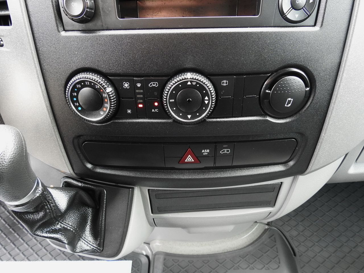 MERCEDES SPRINTER 316 THREE-WAY TIPPER  CRUISE CONTROL AUTOMATIC TRANSMISSION  AIR CONDITIONING  160HP MERCEDES SPRINTER 316 THREE-WAY TIPPER  CRUISE CONTROL AUTOMATIC TRANSMISSION  AIR CONDITIONING  160HP: صورة 33
