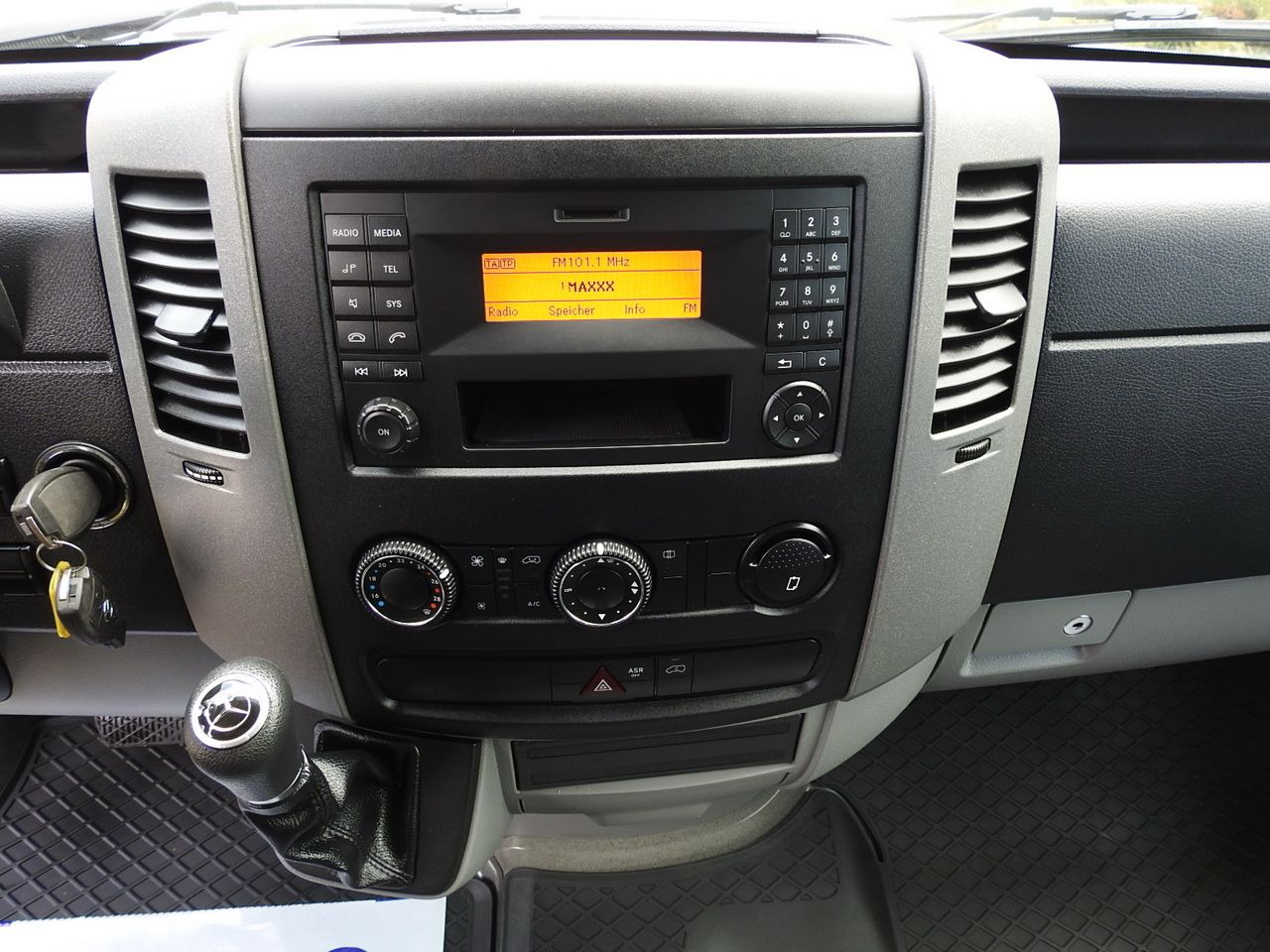 MERCEDES SPRINTER 316 THREE-WAY TIPPER  CRUISE CONTROL AUTOMATIC TRANSMISSION  AIR CONDITIONING  160HP MERCEDES SPRINTER 316 THREE-WAY TIPPER  CRUISE CONTROL AUTOMATIC TRANSMISSION  AIR CONDITIONING  160HP: صورة 31