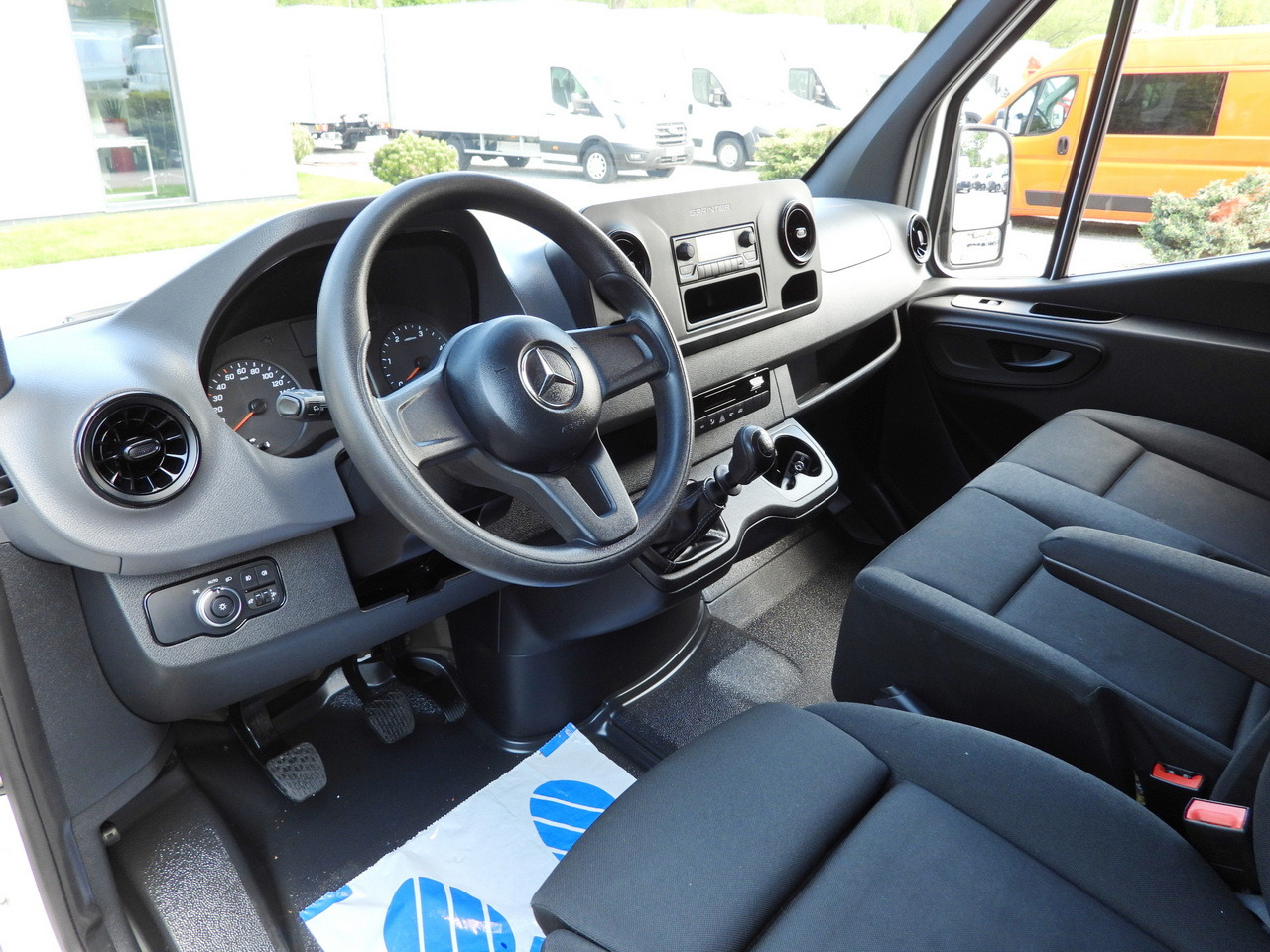 MERCEDES SPRINTER 316 VAN AIR CONDITIONING 165HP - فان: صورة 2 MERCEDES SPRINTER 316 VAN AIR CONDITIONING 165HP - فان: صورة 2