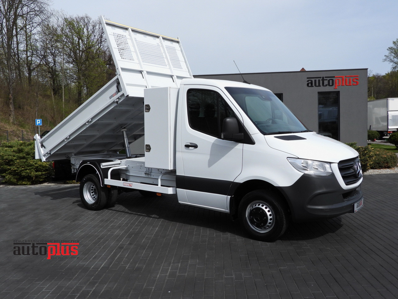 MERCEDES SPRINTER 516 TIPPER CRUISE CONTROL TWIN WHEELS AIR CONDITIONING 160HP - قلاب صغير: صورة 1 MERCEDES SPRINTER 516 TIPPER CRUISE CONTROL TWIN WHEELS AIR CONDITIONING 160HP - قلاب صغير: صورة 1