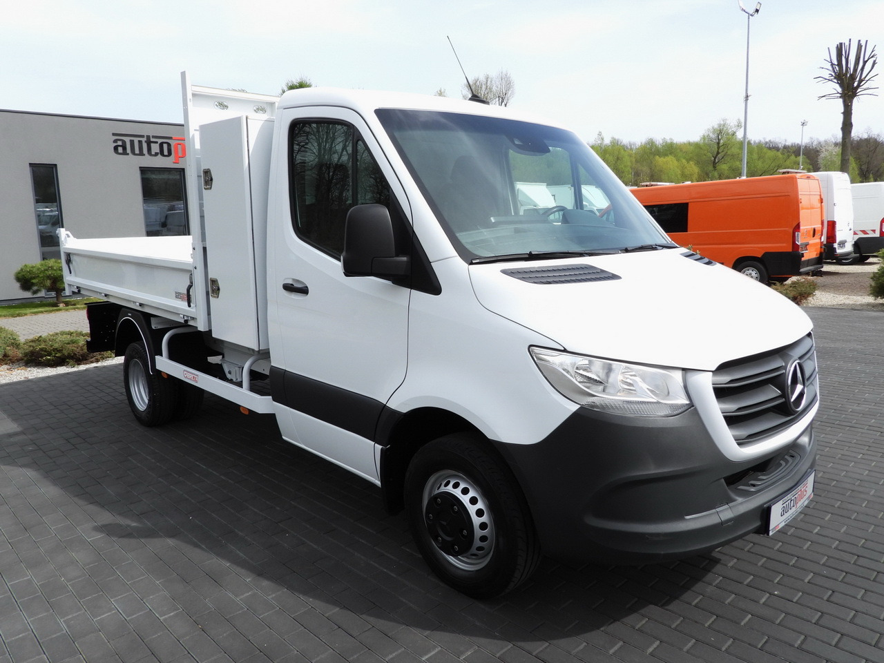 MERCEDES SPRINTER 516 TIPPER CRUISE CONTROL TWIN WHEELS AIR CONDITIONING 160HP - قلاب صغير: صورة 4 MERCEDES SPRINTER 516 TIPPER CRUISE CONTROL TWIN WHEELS AIR CONDITIONING 160HP - قلاب صغير: صورة 4