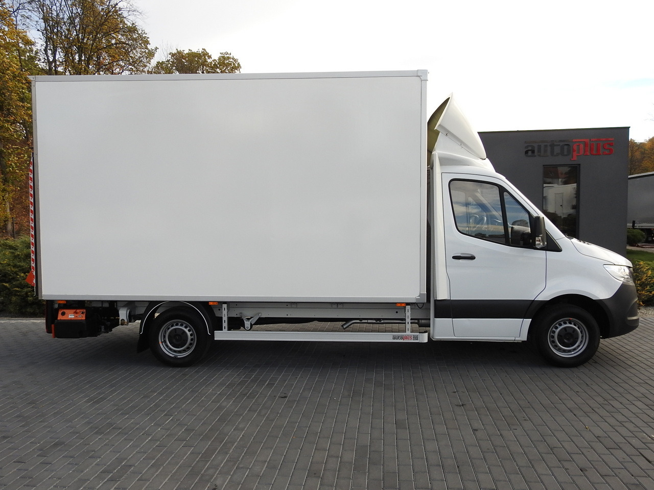 شاحنة مغلقة الصندوق MERCEDES SPRINTER BOX LIFT 8 PALLETS AIR CONDITIONING  150HP: صورة 7