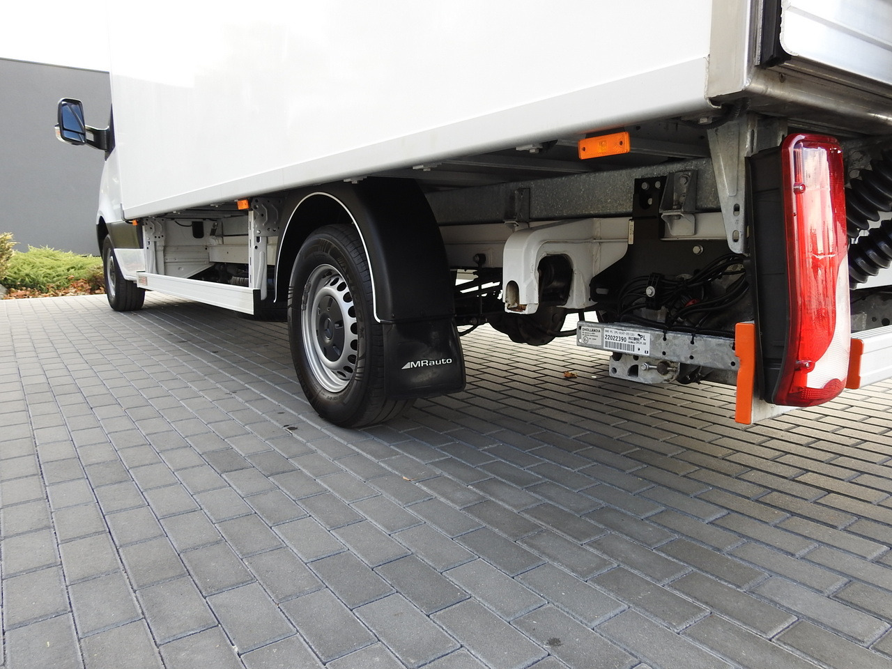 شاحنة مغلقة الصندوق MERCEDES SPRINTER BOX LIFT 8 PALLETS AIR CONDITIONING  150HP: صورة 15