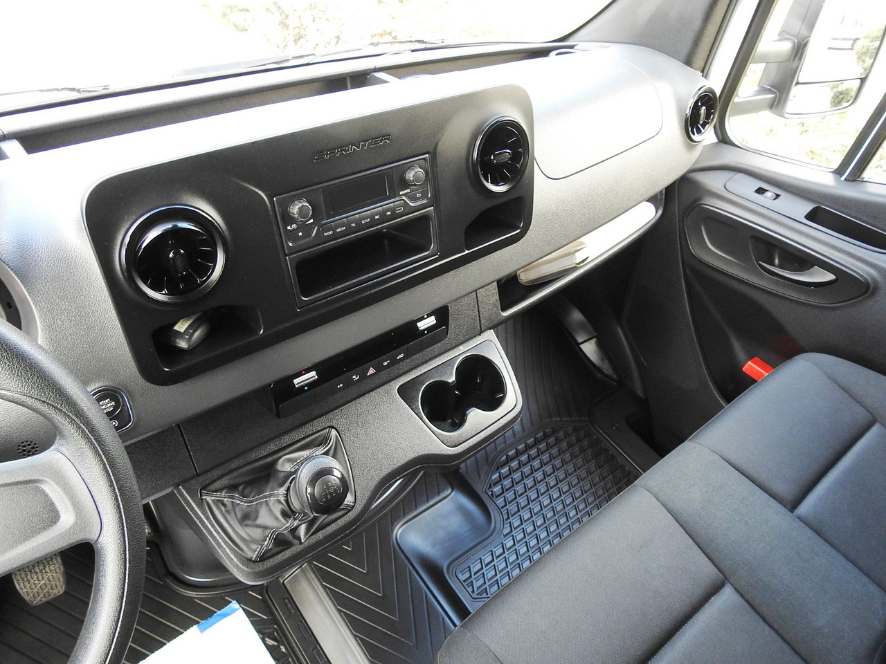 شاحنة مغلقة الصندوق MERCEDES SPRINTER BOX LIFT 8 PALLETS AIR CONDITIONING  150HP: صورة 28