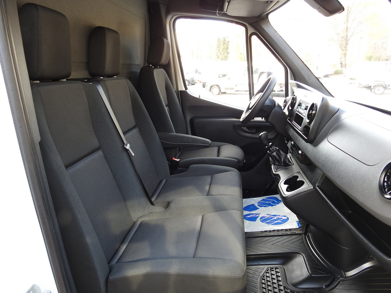 شاحنة مغلقة الصندوق MERCEDES SPRINTER BOX LIFT 8 PALLETS AIR CONDITIONING  150HP: صورة 35