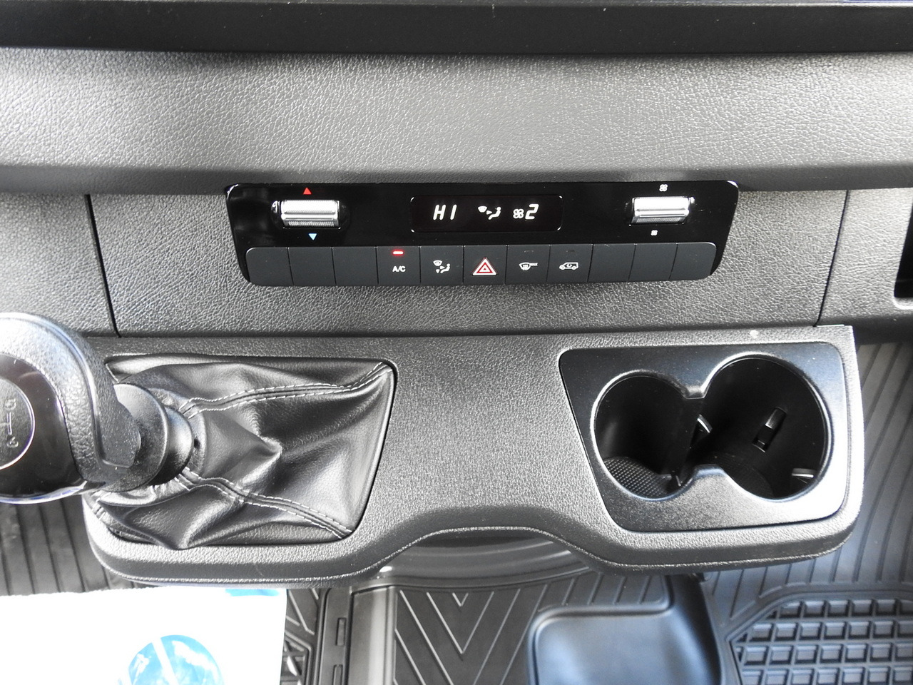 شاحنة مغلقة الصندوق MERCEDES SPRINTER BOX LIFT 8 PALLETS AIR CONDITIONING  150HP: صورة 32