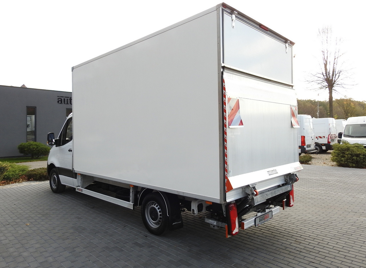 شاحنة مغلقة الصندوق MERCEDES SPRINTER BOX LIFT 8 PALLETS AIR CONDITIONING  150HP: صورة 9