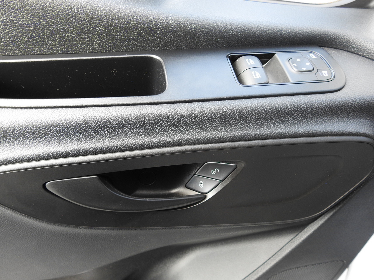 شاحنة مغلقة الصندوق MERCEDES SPRINTER BOX LIFT 8 PALLETS AIR CONDITIONING  150HP: صورة 25