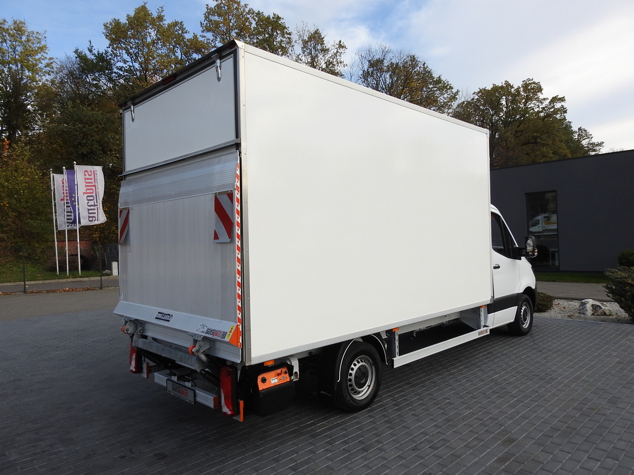 شاحنة مغلقة الصندوق MERCEDES SPRINTER BOX LIFT 8 PALLETS AIR CONDITIONING  150HP: صورة 13