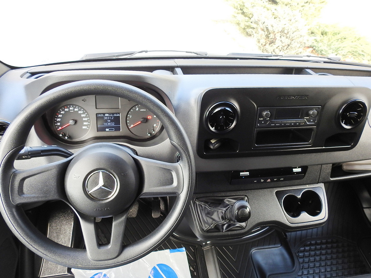 شاحنة مغلقة الصندوق MERCEDES SPRINTER BOX LIFT 8 PALLETS AIR CONDITIONING  150HP: صورة 27