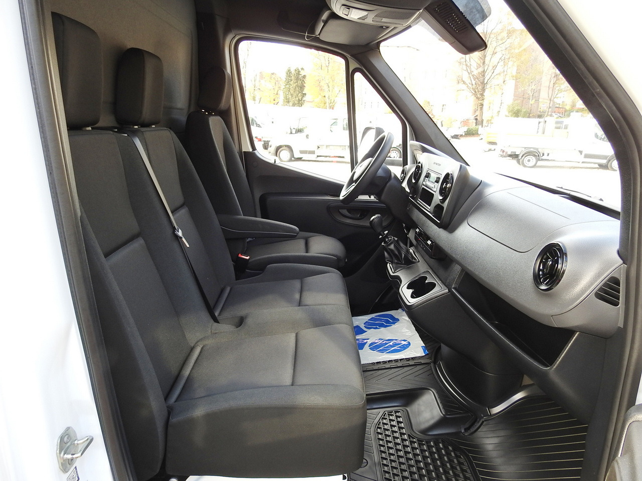 شاحنة مغلقة الصندوق MERCEDES SPRINTER BOX LIFT 8 PALLETS AIR CONDITIONING  150HP: صورة 34