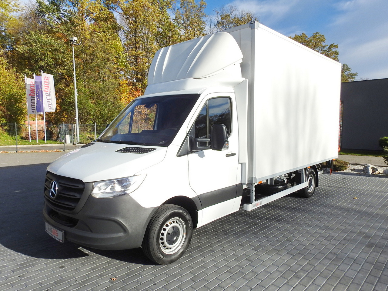 شاحنة مغلقة الصندوق MERCEDES SPRINTER BOX LIFT 8 PALLETS AIR CONDITIONING  150HP: صورة 6