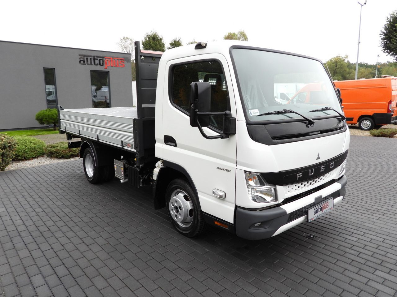 MITSUBISHI CANTER FUSO 3C15 THREE-WAY TIPPER 3 SEATS LED LIGHTS TWIN WHEELS  150HP - قلاب صغير: صورة 4 MITSUBISHI CANTER FUSO 3C15 THREE-WAY TIPPER 3 SEATS LED LIGHTS TWIN WHEELS  150HP - قلاب صغير: صورة 4