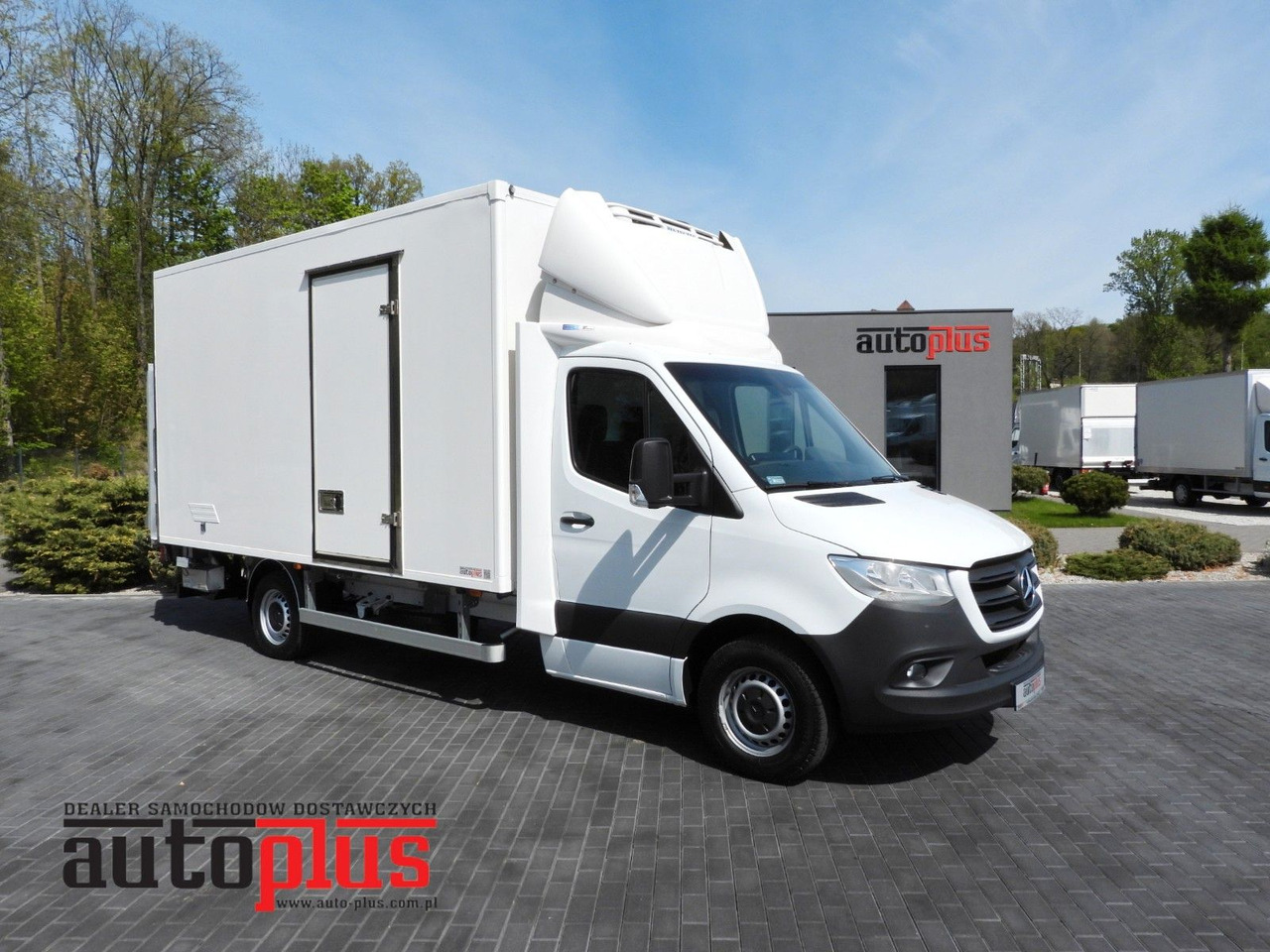 Mercedes-Benz SPRINTER 316 KÜHLKOFFER 0*C AUFZUG 8 PALETTEN - شاحنة مُبرّدة للتوصيل: صورة 1 Mercedes-Benz SPRINTER 316 KÜHLKOFFER 0*C AUFZUG 8 PALETTEN - شاحنة مُبرّدة للتوصيل: صورة 1
