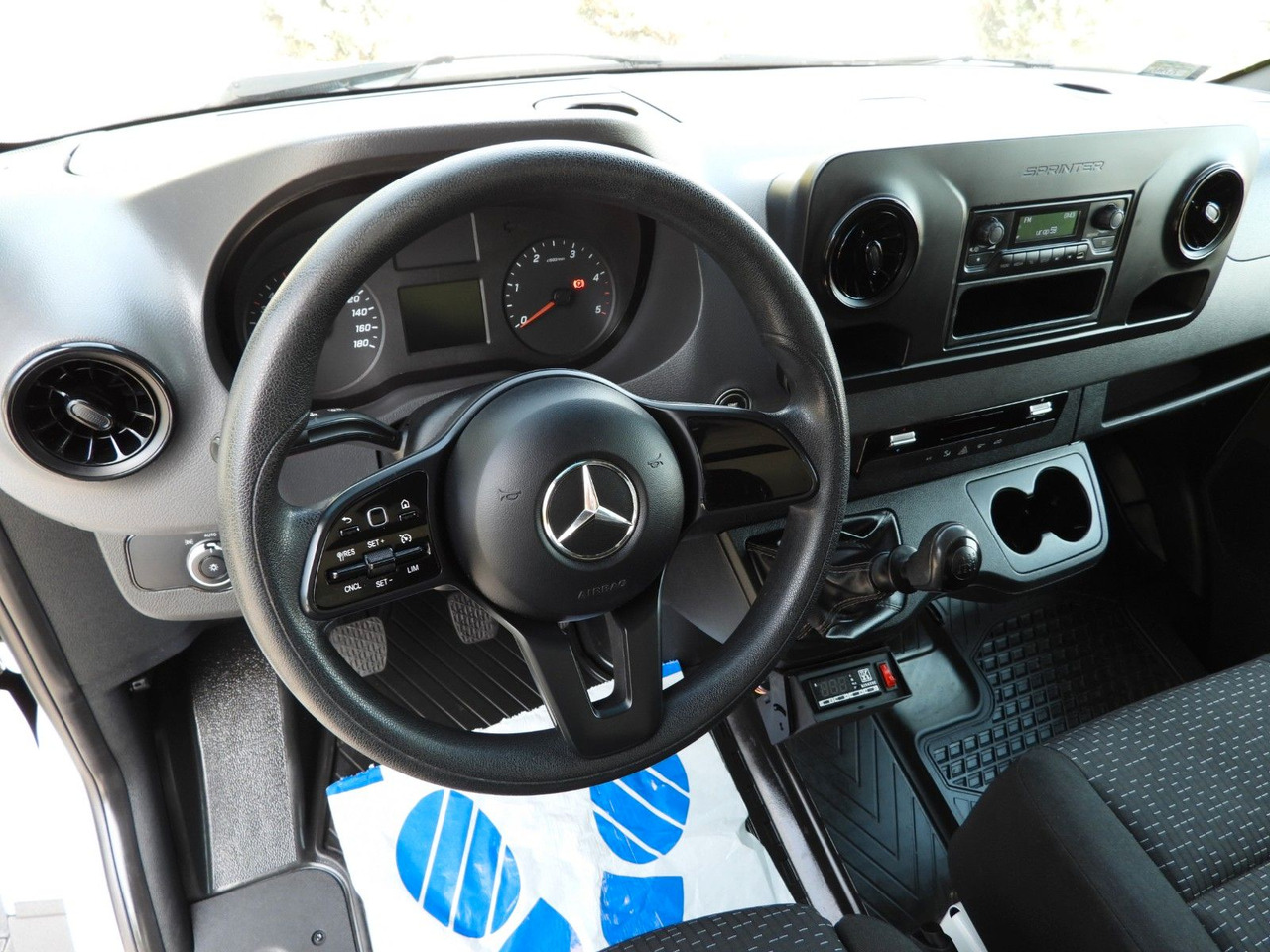 Mercedes-Benz SPRINTER 316 KÜHLKOFFER 0*C AUFZUG 8 PALETTEN - شاحنة مُبرّدة للتوصيل: صورة 2 Mercedes-Benz SPRINTER 316 KÜHLKOFFER 0*C AUFZUG 8 PALETTEN - شاحنة مُبرّدة للتوصيل: صورة 2