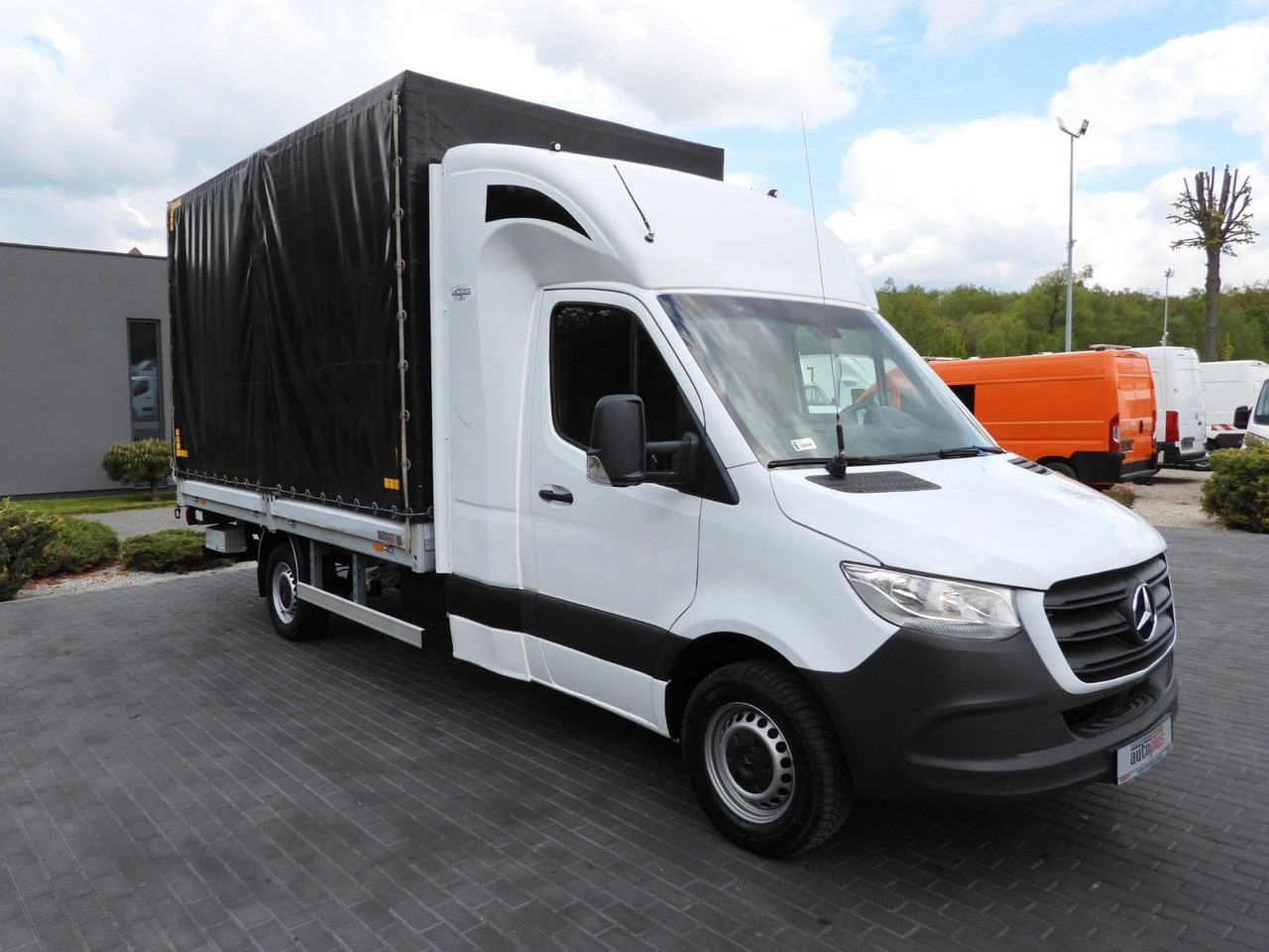 Mercedes-Benz SPRINTER 316 PRITSCHE PLANE AUFZUG 8 PALETTEN - شاحنة ستارة جانبية, الشاحنات الصغيرة كابينة مزدوجة: صورة 4 Mercedes-Benz SPRINTER 316 PRITSCHE PLANE AUFZUG 8 PALETTEN - شاحنة ستارة جانبية, الشاحنات الصغيرة كابينة مزدوجة: صورة 4