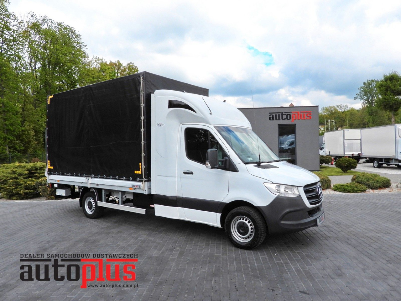 Mercedes-Benz SPRINTER 316 PRITSCHE PLANE AUFZUG 8 PALETTEN - شاحنة ستارة جانبية, الشاحنات الصغيرة كابينة مزدوجة: صورة 1 Mercedes-Benz SPRINTER 316 PRITSCHE PLANE AUFZUG 8 PALETTEN - شاحنة ستارة جانبية, الشاحنات الصغيرة كابينة مزدوجة: صورة 1