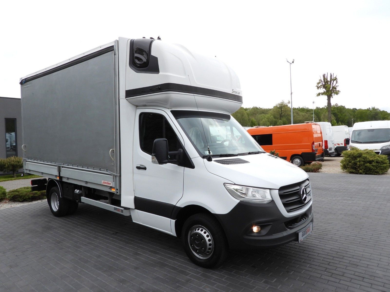Mercedes-Benz SPRINTER 519 PRITSCHE PLANE 8 PALETTEN WEBASTO - شاحنة ستارة جانبية: صورة 4 Mercedes-Benz SPRINTER 519 PRITSCHE PLANE 8 PALETTEN WEBASTO - شاحنة ستارة جانبية: صورة 4