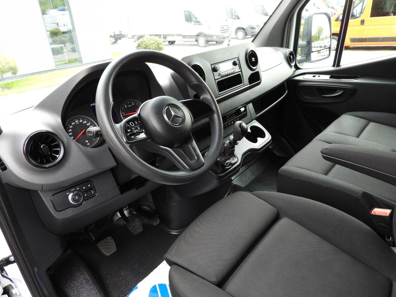 Mercedes-Benz SPRINTER 519 PRITSCHE PLANE 8 PALETTEN WEBASTO - شاحنة ستارة جانبية: صورة 2 Mercedes-Benz SPRINTER 519 PRITSCHE PLANE 8 PALETTEN WEBASTO - شاحنة ستارة جانبية: صورة 2