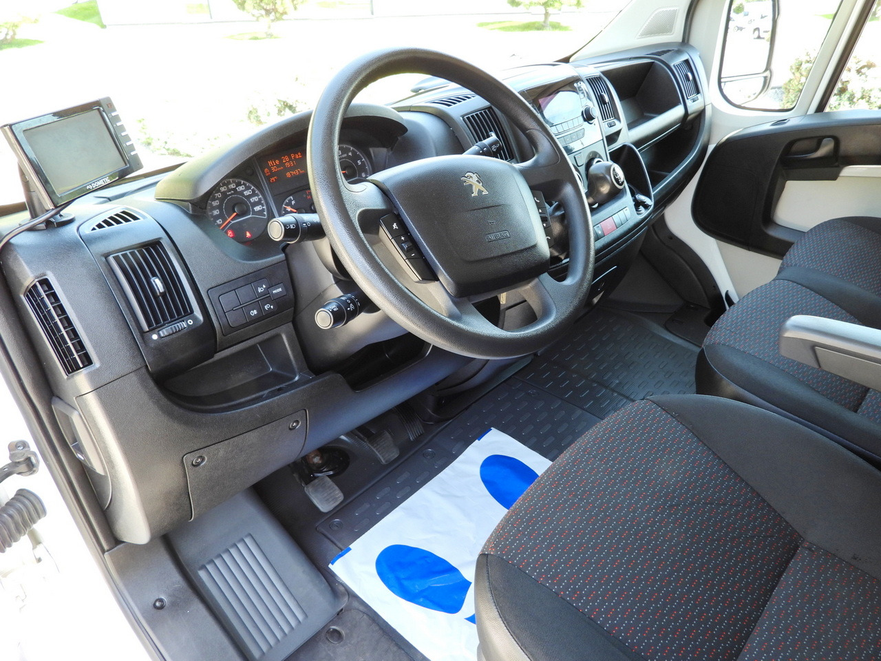 PEUGEOT BOXER BOX LIFT 8 PALLETS CRUISE CONTROL AIR CONDITIONING 130HP - شاحنة مغلقة الصندوق: صورة 2 PEUGEOT BOXER BOX LIFT 8 PALLETS CRUISE CONTROL AIR CONDITIONING 130HP - شاحنة مغلقة الصندوق: صورة 2