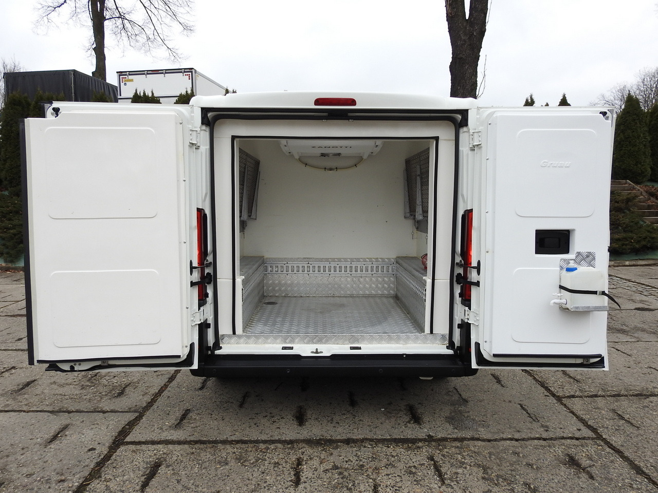 شاحنة مُبرّدة للتوصيل PEUGEOT BOXER REFRIGERATOR VAN -5*C TWO COMPARTMENTS CRUISE CONTROL AIR CONDITIONING  120HP: صورة 12