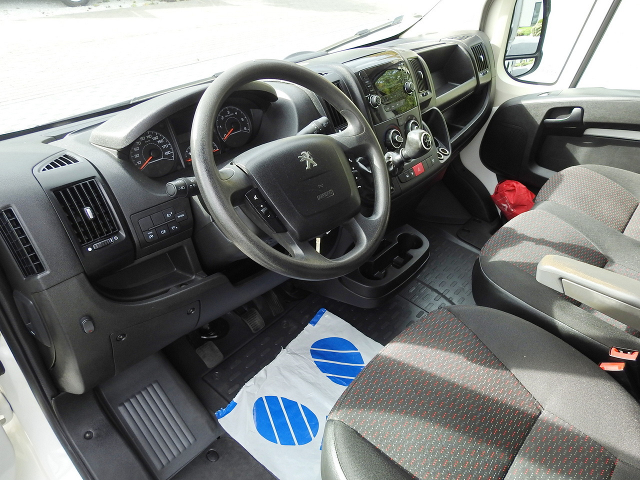 PEUGEOT BOXER STAKE BODY DOUBLE CABIN DOKA 7 SEATS AIR CONDITIONING 140HP - شاحنة مفتوحة: صورة 2 PEUGEOT BOXER STAKE BODY DOUBLE CABIN DOKA 7 SEATS AIR CONDITIONING 140HP - شاحنة مفتوحة: صورة 2