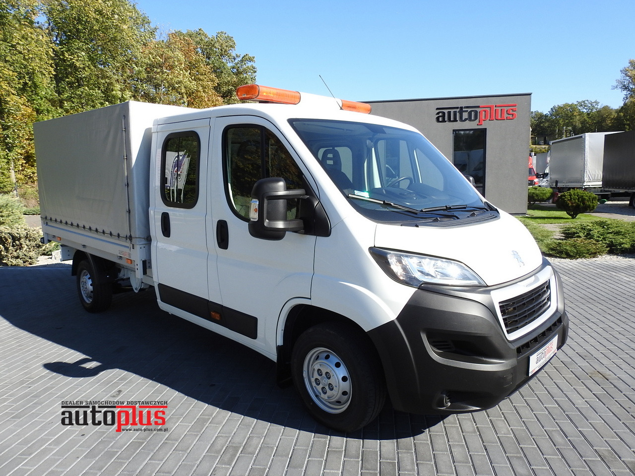 PEUGEOT BOXER STAKE BODY DOUBLE CABIN DOKA 7 SEATS AIR CONDITIONING 140HP - شاحنة مفتوحة: صورة 1 PEUGEOT BOXER STAKE BODY DOUBLE CABIN DOKA 7 SEATS AIR CONDITIONING 140HP - شاحنة مفتوحة: صورة 1
