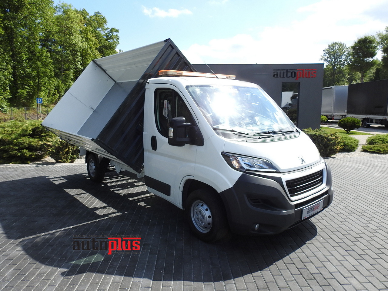 PEUGEOT BOXER THREE-WAY TIPPER AIR CONDITIONING 130HP - شاحنة قلاب: صورة 1 PEUGEOT BOXER THREE-WAY TIPPER AIR CONDITIONING 130HP - شاحنة قلاب: صورة 1