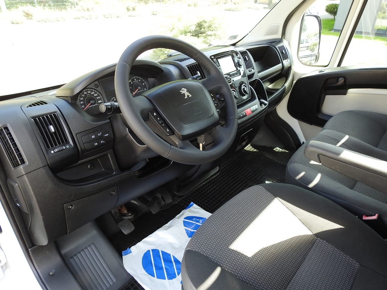 PEUGEOT BOXER THREE-WAY TIPPER AIR CONDITIONING 130HP - شاحنة قلاب: صورة 2 PEUGEOT BOXER THREE-WAY TIPPER AIR CONDITIONING 130HP - شاحنة قلاب: صورة 2