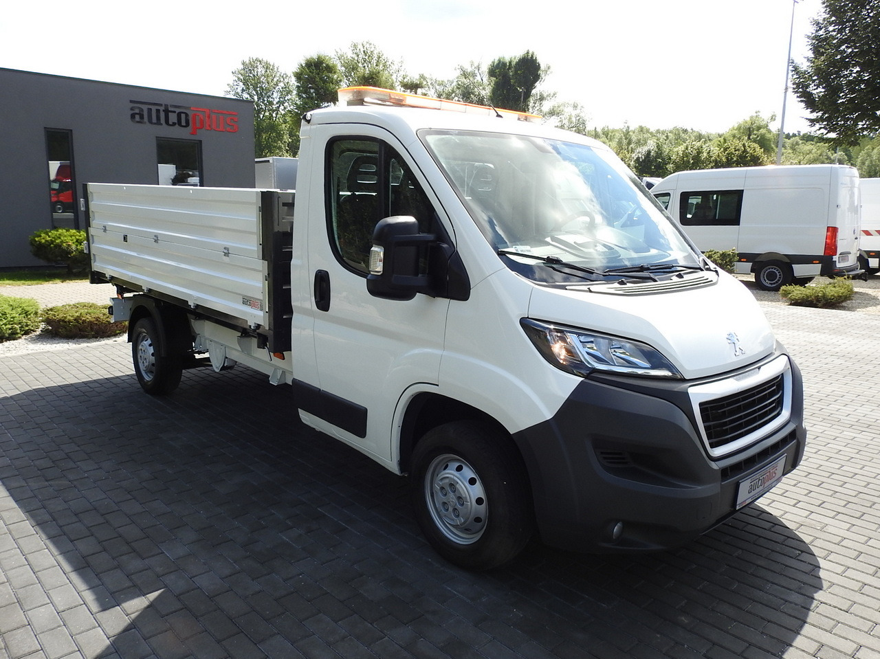 PEUGEOT BOXER THREE-WAY TIPPER AIR CONDITIONING 130HP - شاحنة قلاب: صورة 4 PEUGEOT BOXER THREE-WAY TIPPER AIR CONDITIONING 130HP - شاحنة قلاب: صورة 4