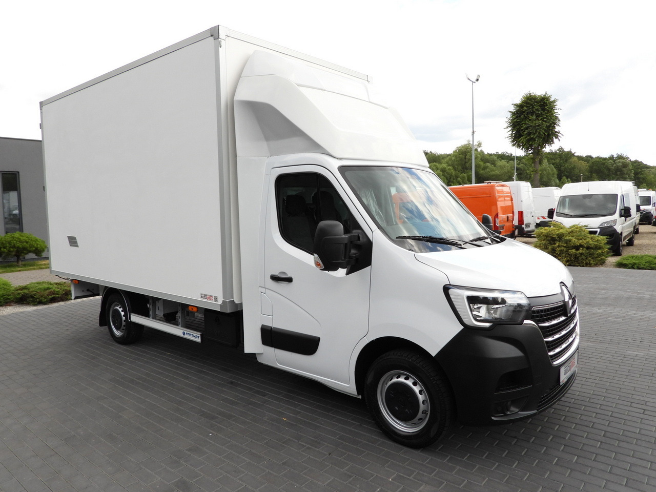 RENAULT MASTER BOX 8 PALLETS CRUISE CONTROL LED LIGHTS AIR CONDITIONING 165HP - شاحنة مغلقة الصندوق: صورة 4 RENAULT MASTER BOX 8 PALLETS CRUISE CONTROL LED LIGHTS AIR CONDITIONING 165HP - شاحنة مغلقة الصندوق: صورة 4