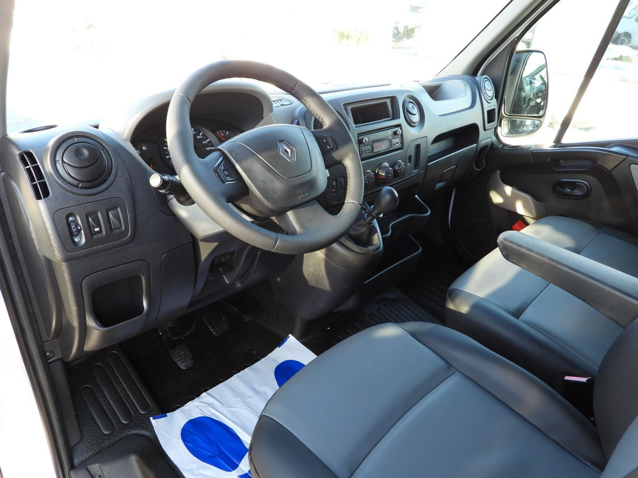 RENAULT MASTER BOX DELIVERY VAN 7 SEATS CRUISE CONTROL AIR CONDITIONING 110HP - فان المدمجة: صورة 2 RENAULT MASTER BOX DELIVERY VAN 7 SEATS CRUISE CONTROL AIR CONDITIONING 110HP - فان المدمجة: صورة 2