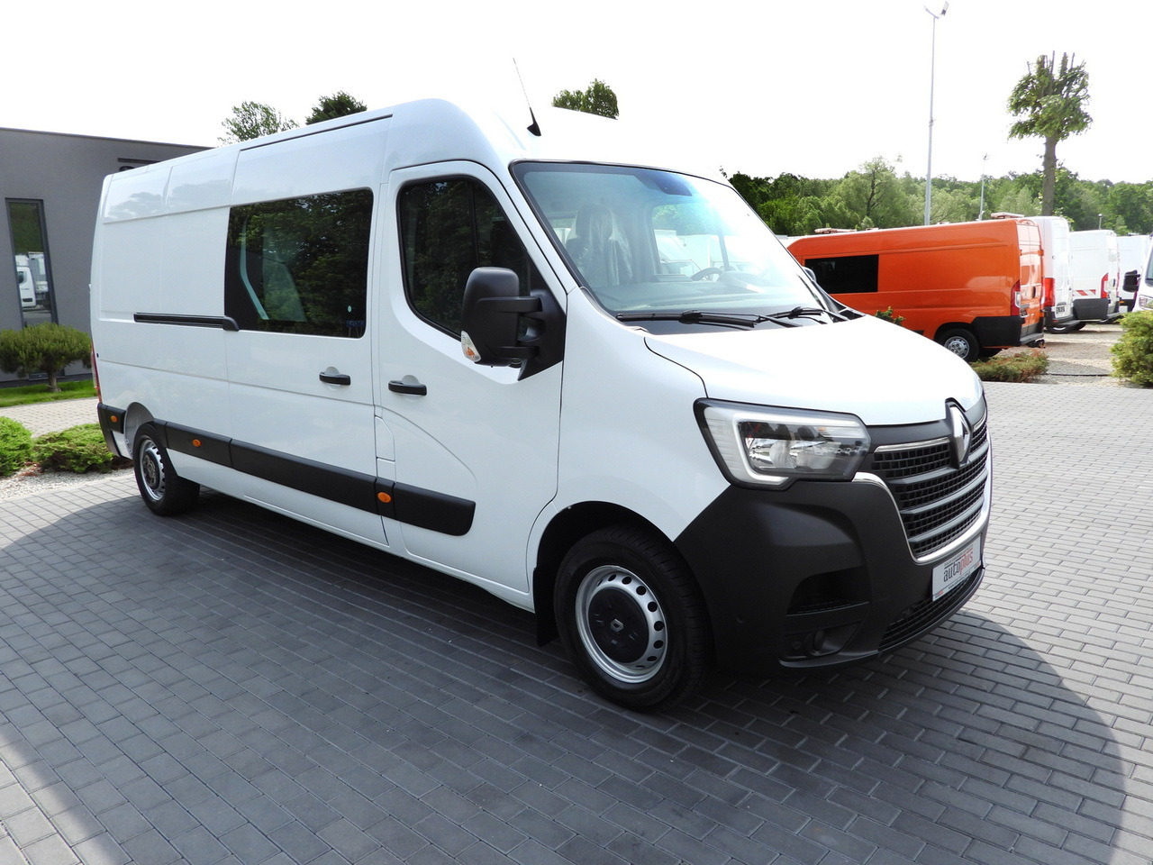 RENAULT MASTER BOX DELIVERY VAN 7 SEATS CRUISE CONTROL NAVIGATION LED LIGHTS AIR CONDITIONING 140HP - فان: صورة 4 RENAULT MASTER BOX DELIVERY VAN 7 SEATS CRUISE CONTROL NAVIGATION LED LIGHTS AIR CONDITIONING 140HP - فان: صورة 4