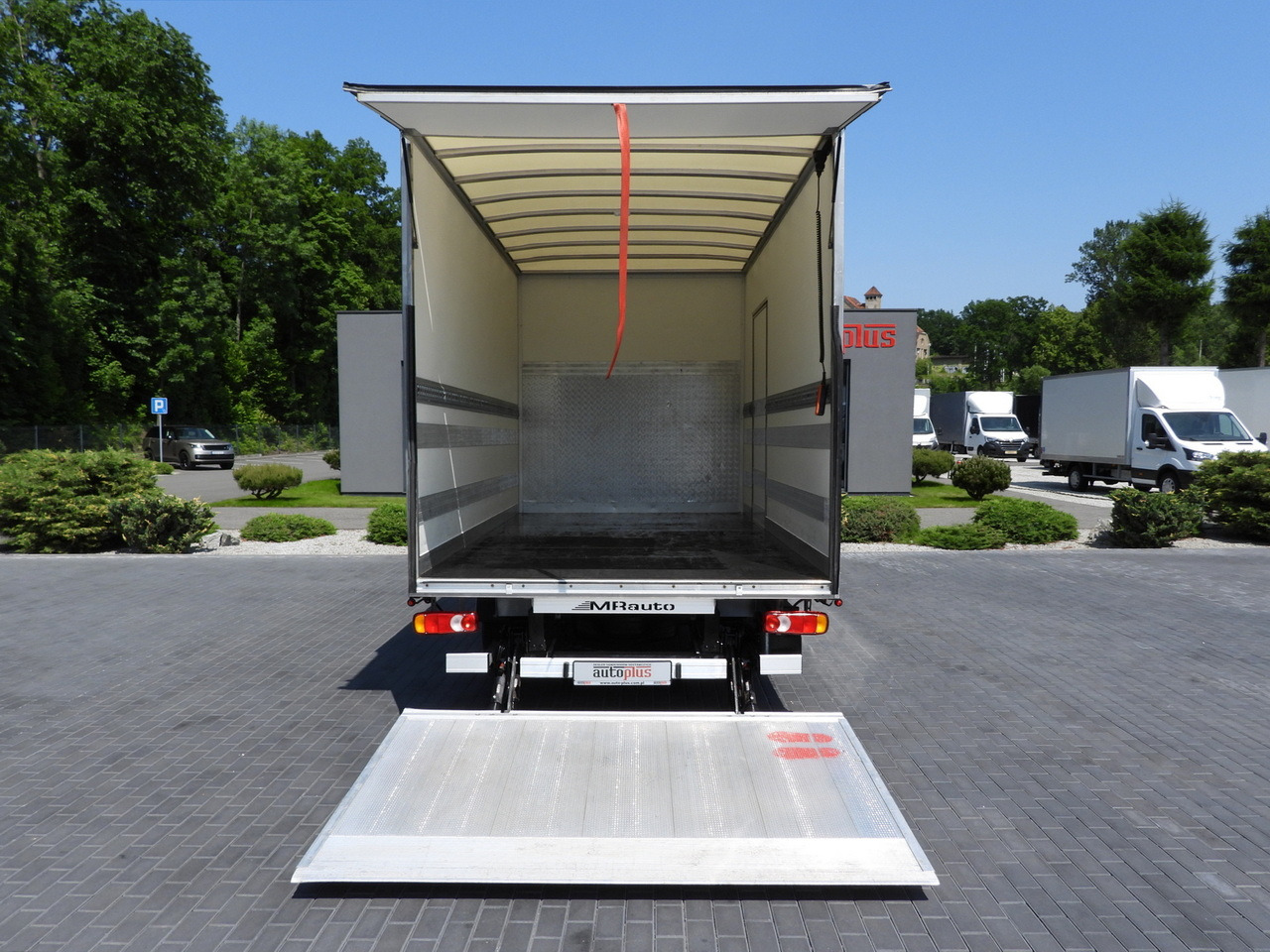 شاحنة مغلقة الصندوق RENAULT MASTER  BOX LIFT 8 PALLETS CRUISE CONTROL LED LIGHTS AIR CONDITIONING  165HP: صورة 12